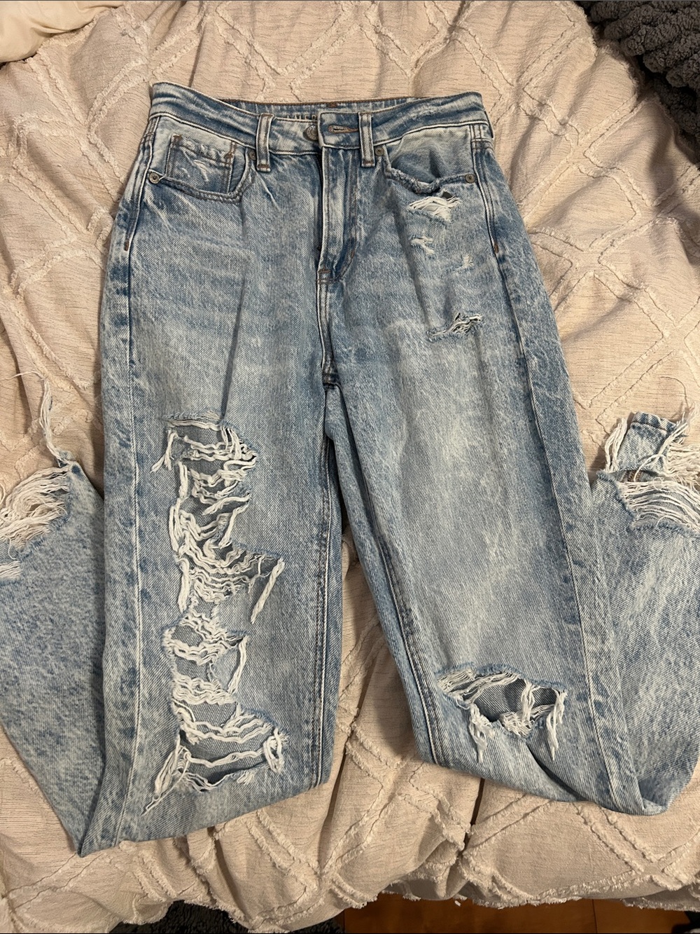 American Eagle Outfitters Light Blue Distressed Boyfriend Jeans